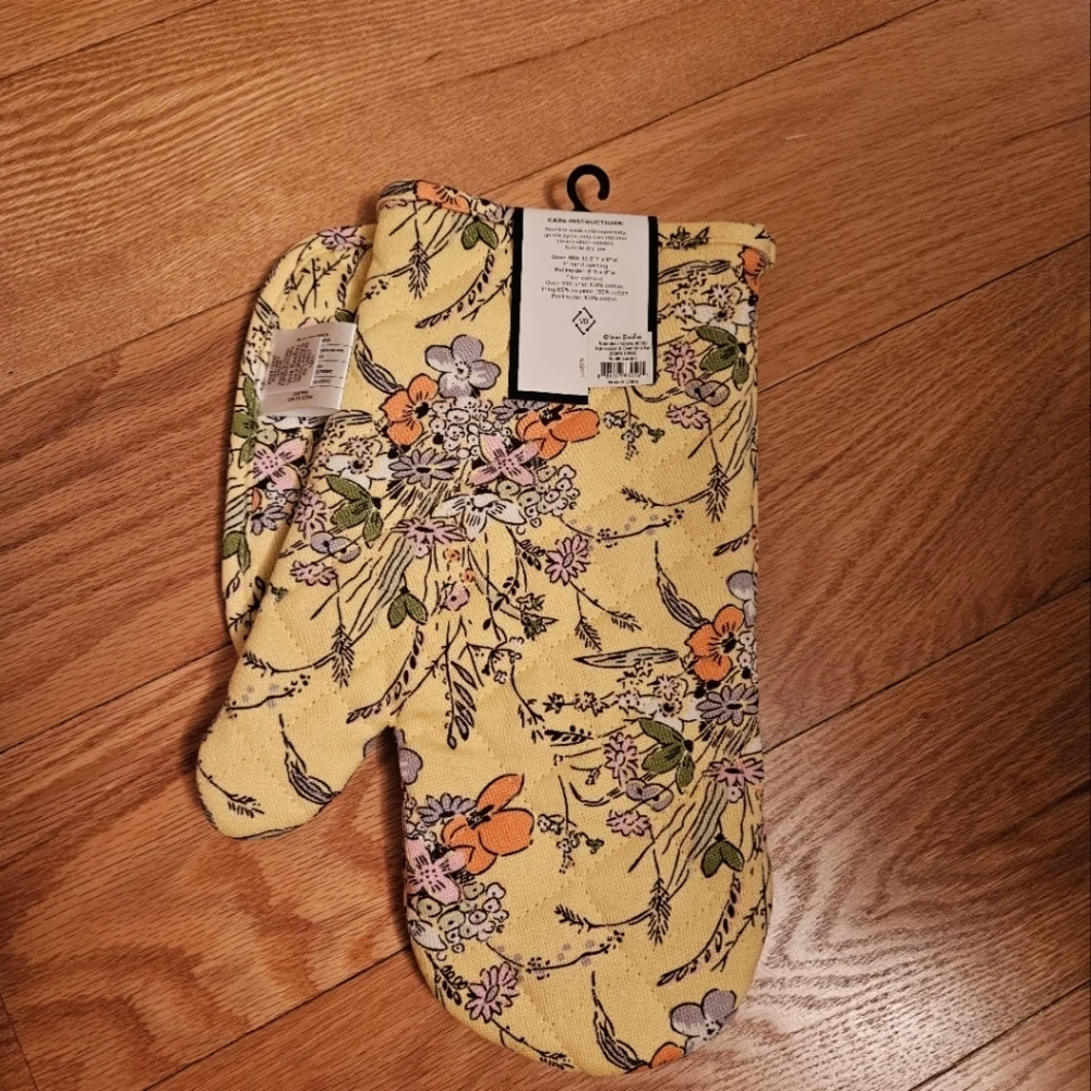 Vera Bradley Pot Holder & Oven Mitt Set NWT